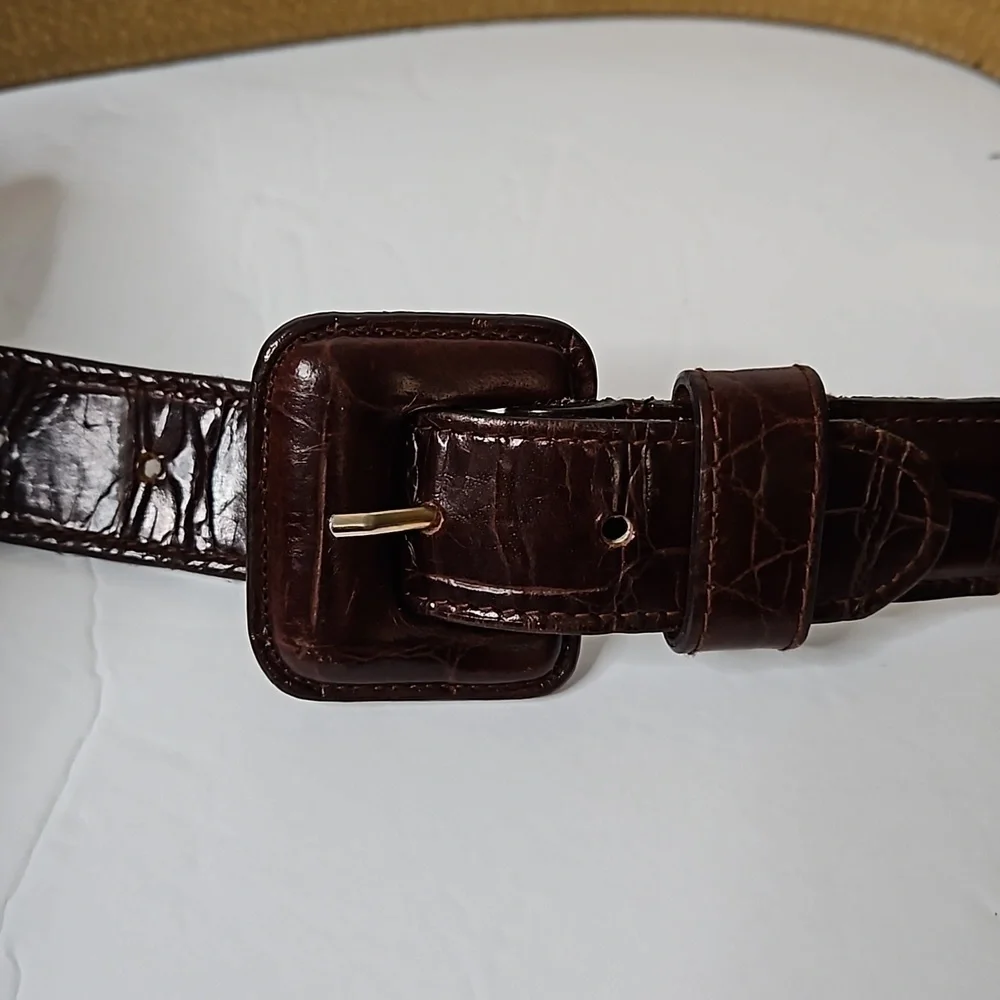 Italian Embossed Leather Belt size M Brown Brass accent hardware   Pre-owned - Picture 2 of 10